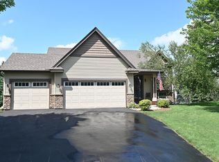 9464 Dunes Ln, Cottage Grove, MN 55016