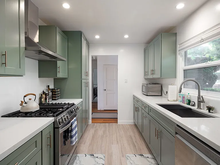 1129 Savoy St — Photo 5