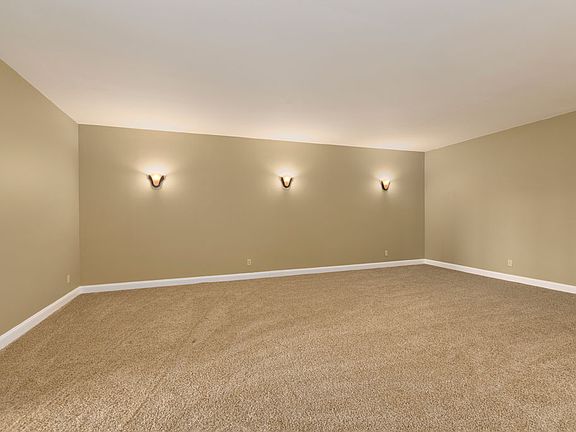 4th image of 1025 High Vista Dr