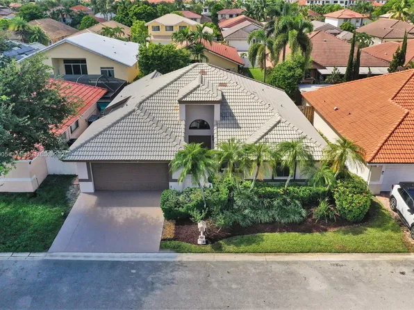 11590 SW 9th Ct, Pembroke Pines, FL 33025