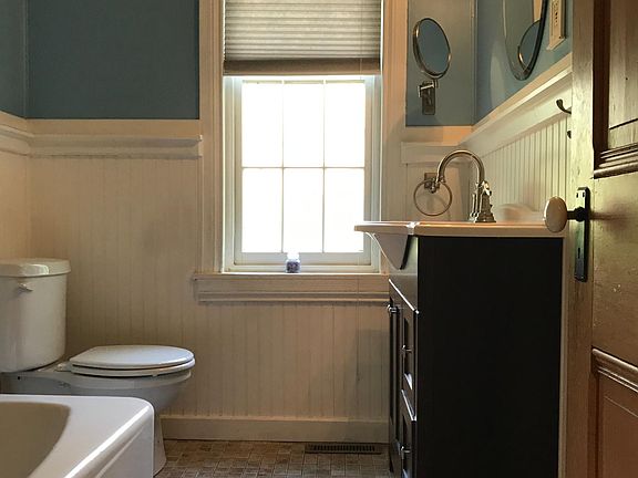 3rd image of 1023 Trenton Pl