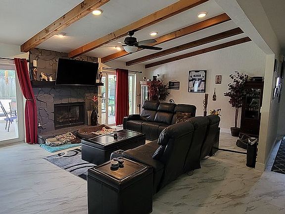 3rd image of 2574 Redwood Way