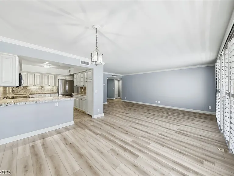 205 E Harmon Ave #405 — Photo 9