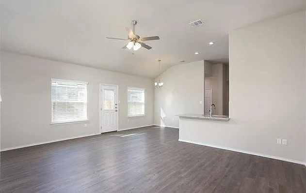 3414 Scott Cir — Photo 2