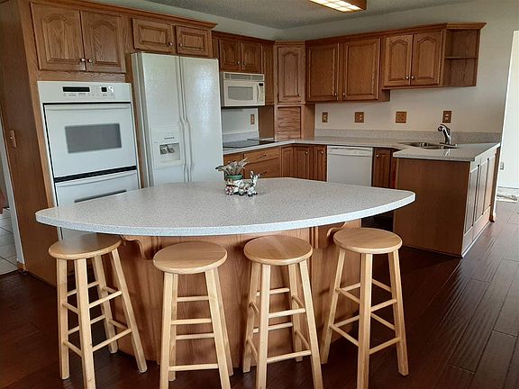 4th image of 8834 Valley Circle Dr