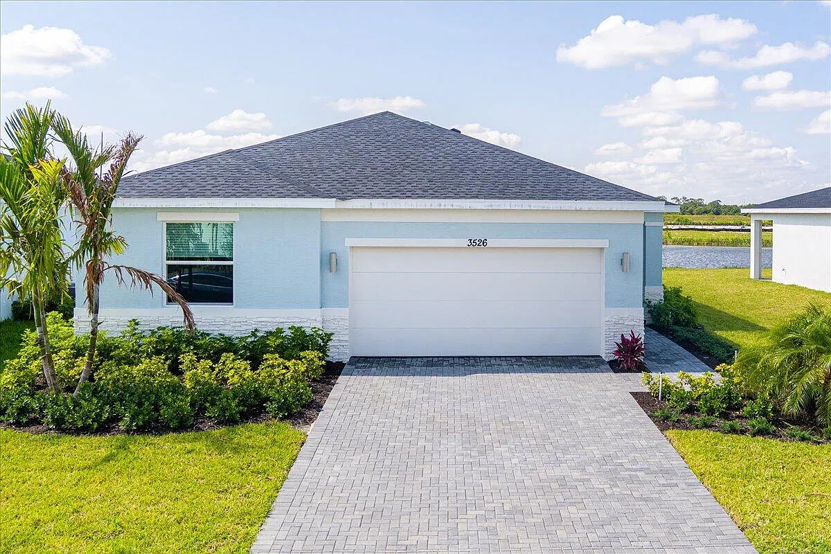 4 bed, 2.0 bath, 1809 sqft, $2,600 — Photo 1