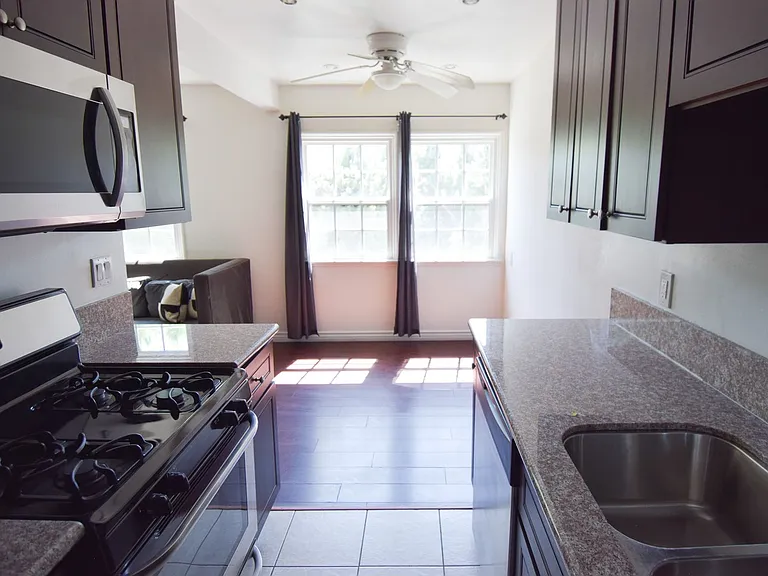 10385 W Olympic Blvd — Photo 17