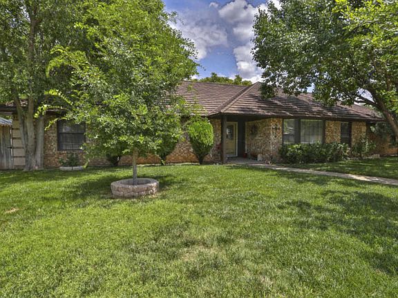2nd image of 20 Hunsley Hills Blvd