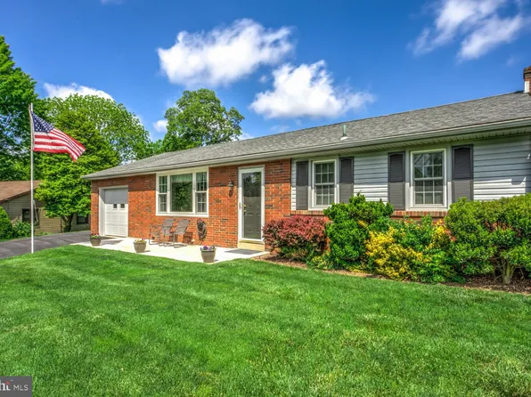 68 Tennyson Dr, Lancaster, PA 17602