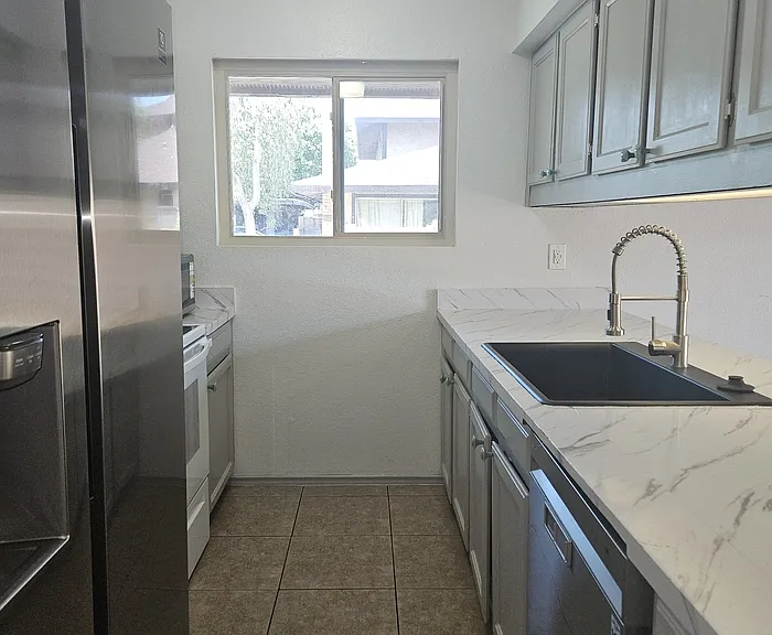 1622 W Village Way — Photo 4