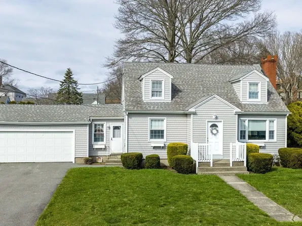 964 Pearce St, Fall River, MA 02720