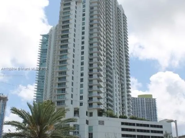 90 SW 3rd St APT 3207, Miami, FL 33130