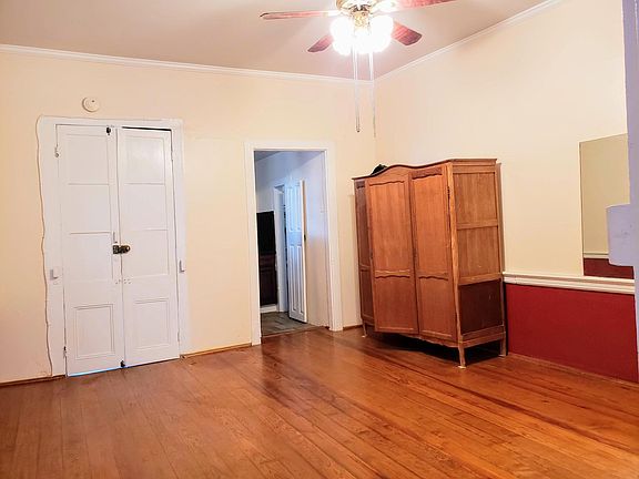3rd image of 637 Saint Ann St