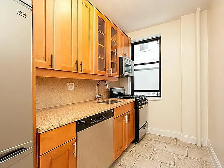 303 E 37th St #2A — Photo 5