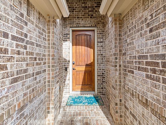 3rd image of 6828 Helena Way