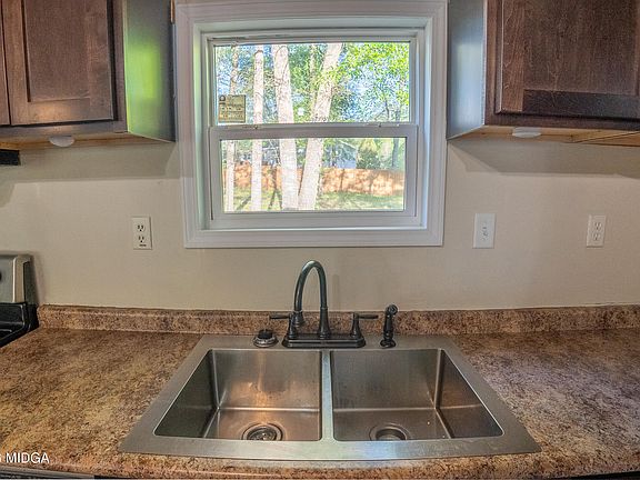 4th image of 156 Alpine Dr