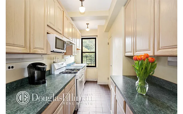 Sold by Douglas Elliman | media 27