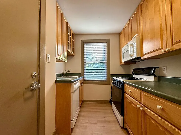 1400 Kenmore Ave #D2 — Photo 6