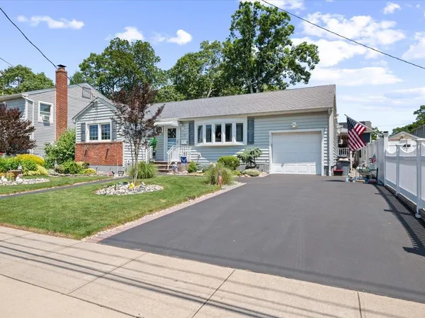 171 McKinley Street, Massapequa Park, NY 11762
