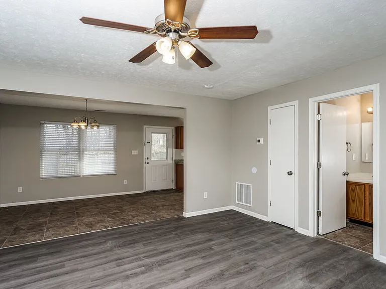 6311 Hackel Dr — Photo 8