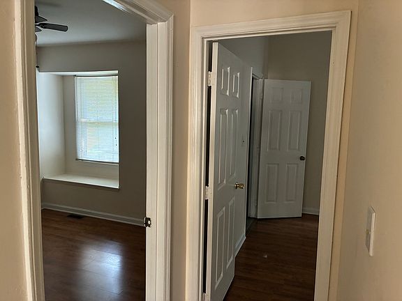 5th image of 2421 Calvert Dr