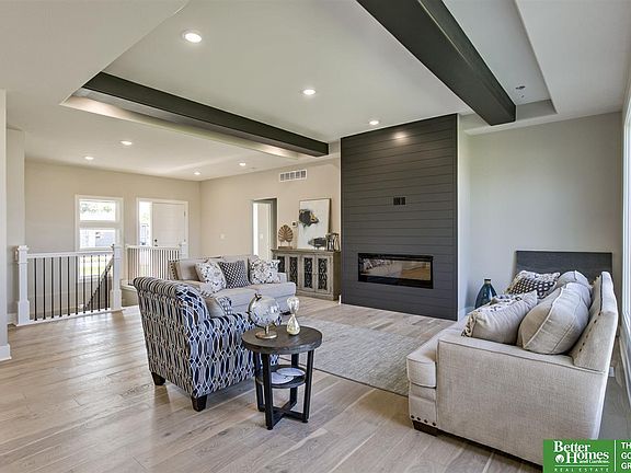 5th image of 3320 Treeline Dr