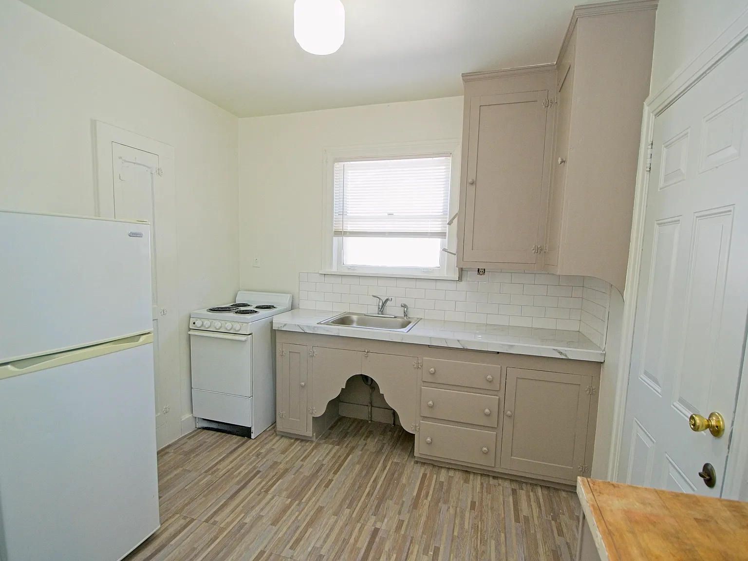1 bed, 700 sqft, $1,350 — Photo 3