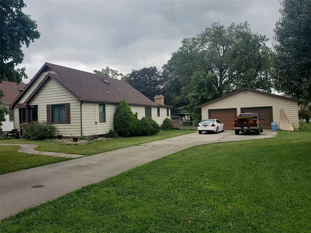 203 W Walnut St, Teutopolis, IL 62467 Zillow