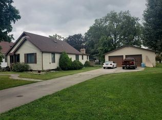 203 W Walnut St, Teutopolis, IL 62467