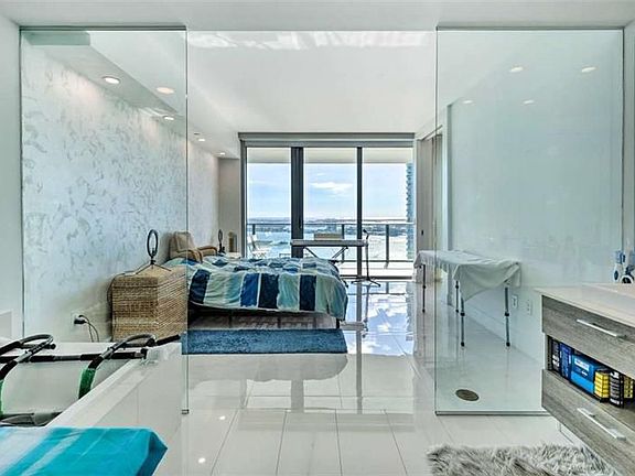 2nd image of 650 NE 32nd St #3805