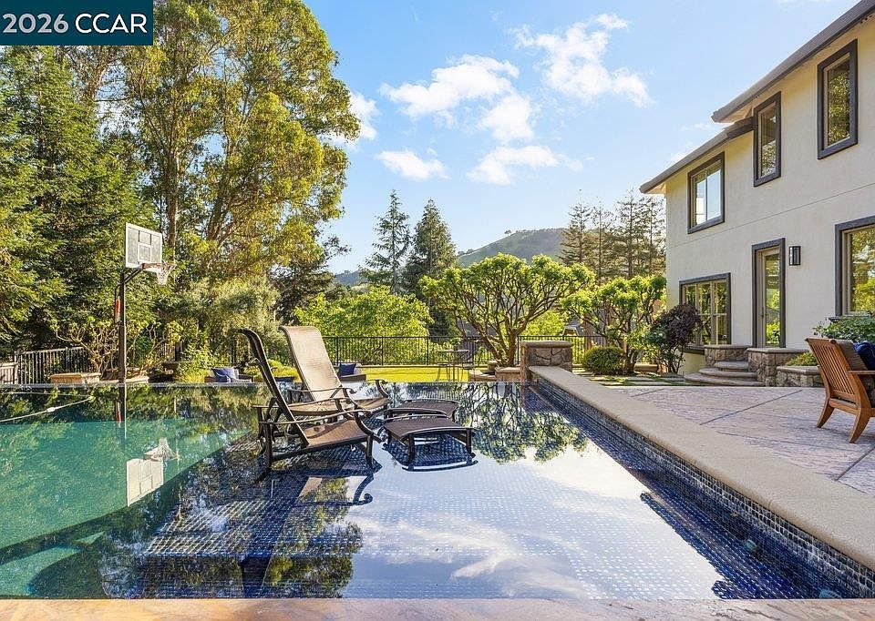 1st image of 60 Terra Teresa