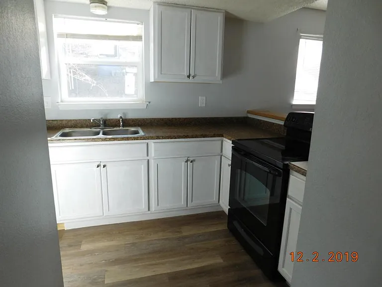 910 N 7th St #B — Photo 6