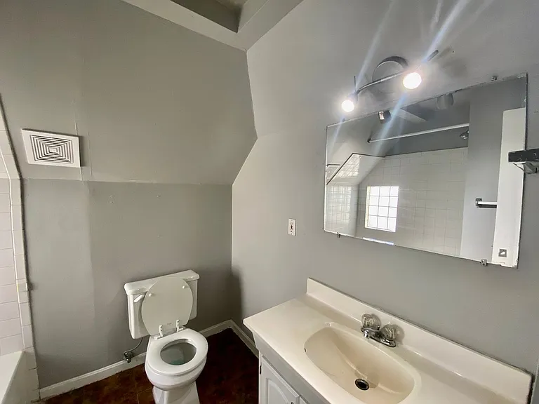 1025 Dana Ave Apts — Photo 19