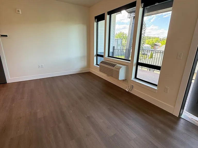 707 Victory Ln — Photo 17