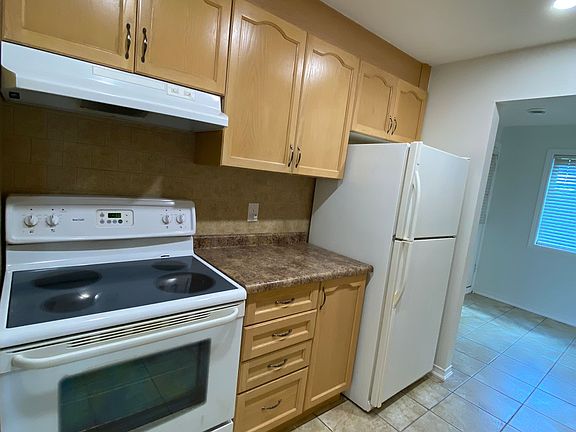 5th image of 897 Stone Church Rd E #4