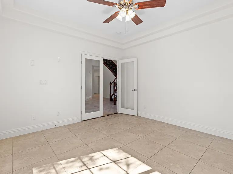 2733 Kildrummie St — Photo 11