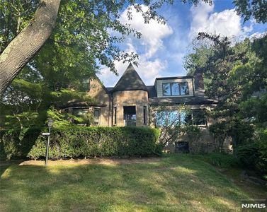 656 N Forest Dr, Teaneck, NJ, 07666