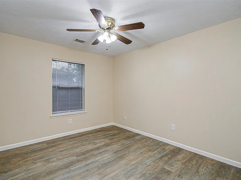 16835 Carbridge Dr — Photo 10