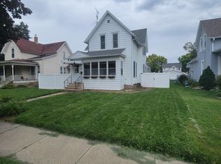 535 1st St, Baraboo, WI 53913