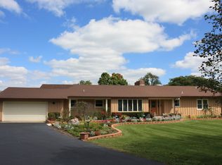 96 Dundee Rd, Barrington, IL 60010