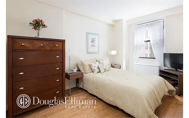 Sold by Douglas Elliman | media 10