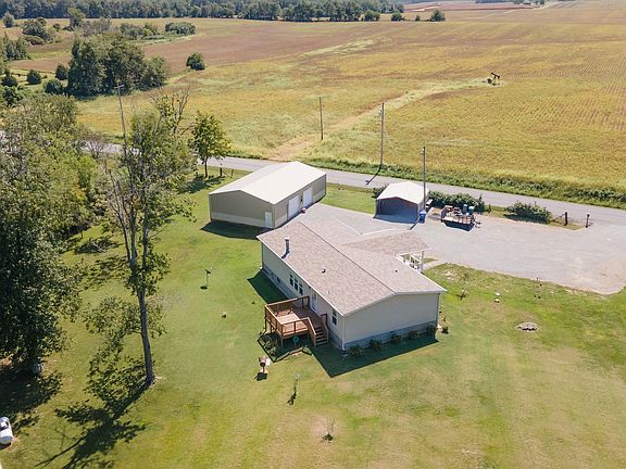 3rd image of 1535 Dewey Rd