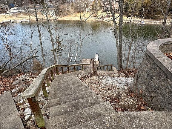 5th image of 1356 S Lake Sherwood Dr