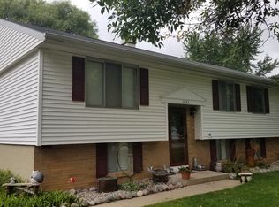 1495 Deerwood Dr, Neenah, WI 54956