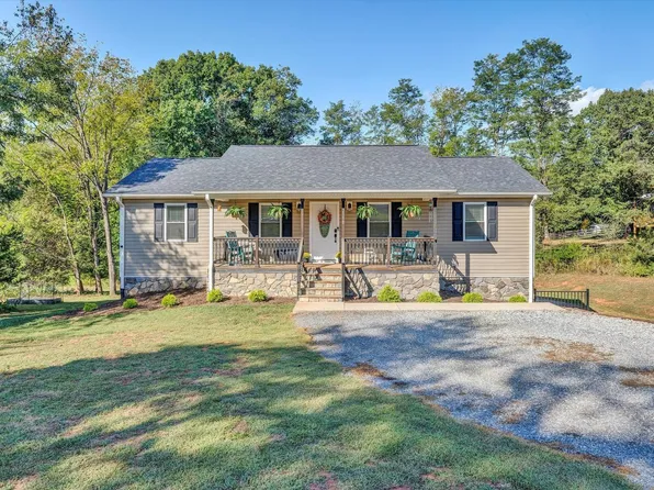2358 Twin Lake Dr, Bedford, VA 24523