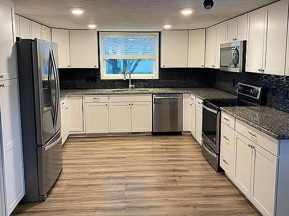 5th image of 584 Green Meadows Dr