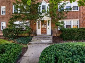 Nittany Avenue, West-318