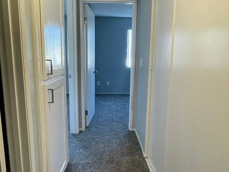 2x1_Hallway