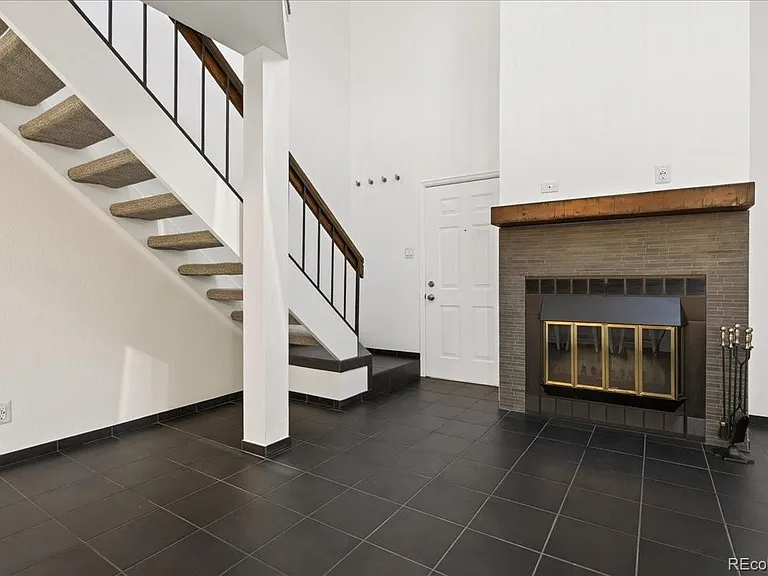 826 S Vance St #C — Photo 4