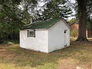 4th image of 1210 Owens Ave